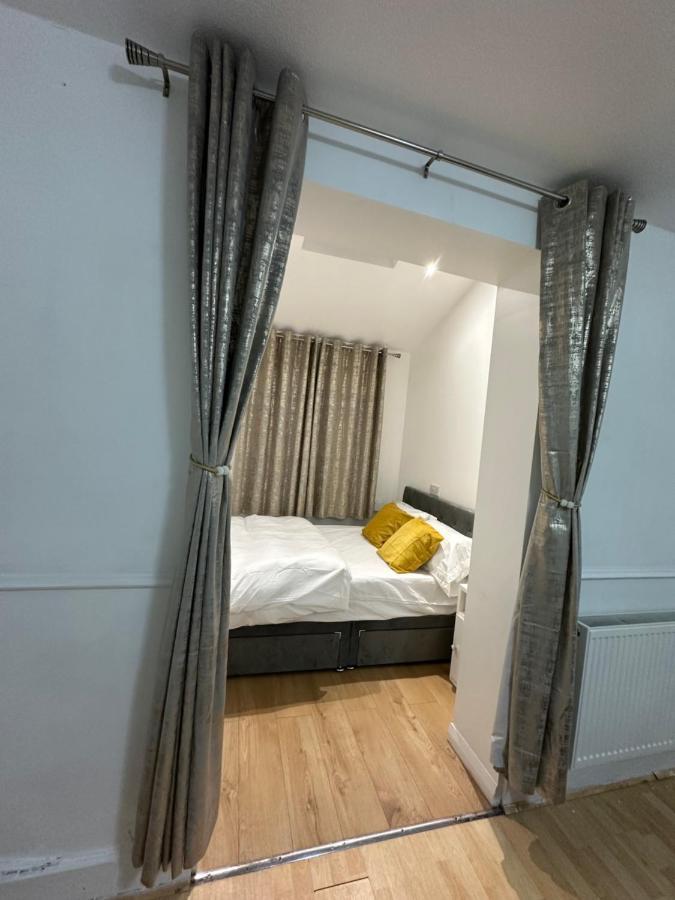 3Rd Studio Flat With Private Toilet And Bathroom Setup For Family Enjoyment 134 Keedonwood Road Бромли Экстерьер фото
