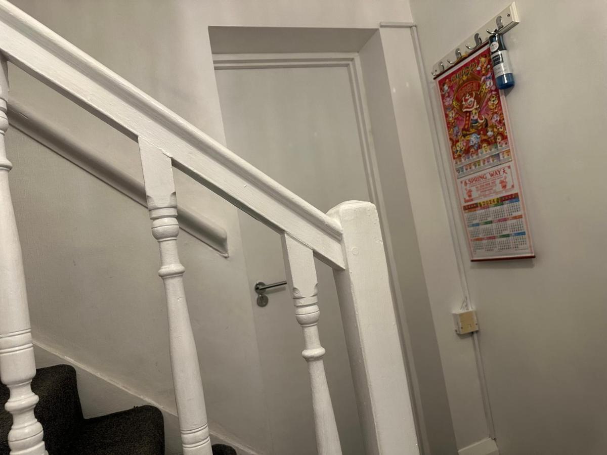 3Rd Studio Flat With Private Toilet And Bathroom Setup For Family Enjoyment 134 Keedonwood Road Бромли Экстерьер фото