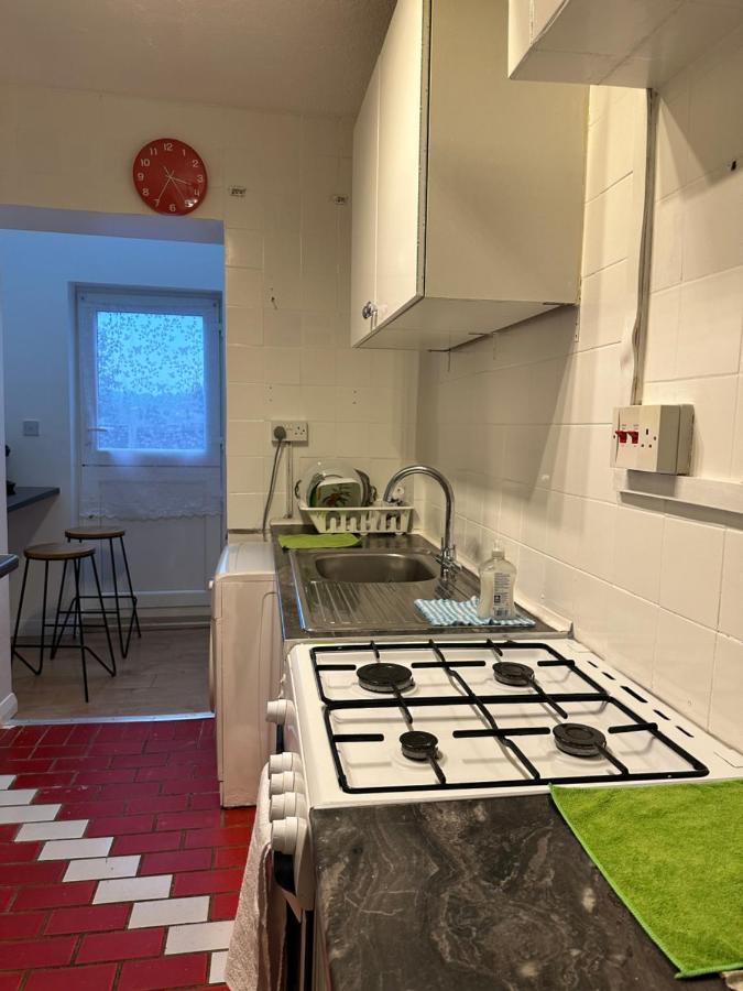 3Rd Studio Flat With Private Toilet And Bathroom Setup For Family Enjoyment 134 Keedonwood Road Бромли Экстерьер фото