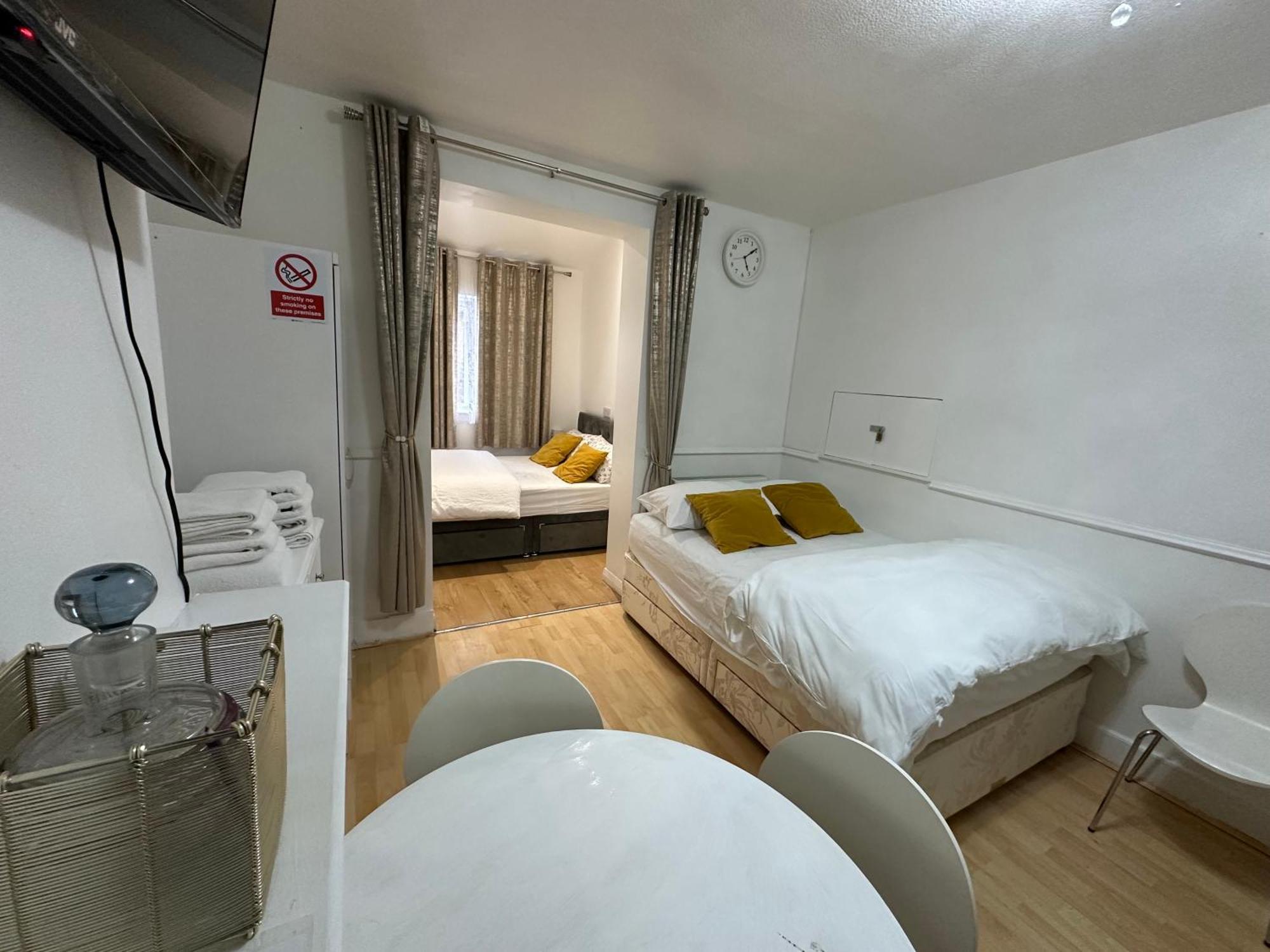 3Rd Studio Flat With Private Toilet And Bathroom Setup For Family Enjoyment 134 Keedonwood Road Бромли Экстерьер фото